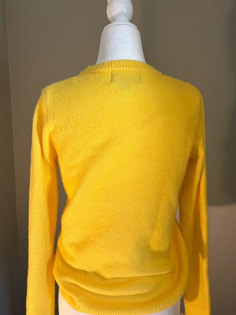 Absolutely Creative‎ Worldwide Sunny Yellow Crewneck Sweater - Picture 3 of 4
